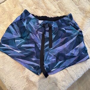 LuluLemon size 6 athletic workout Geometric Blue Women's Shorts prism break away